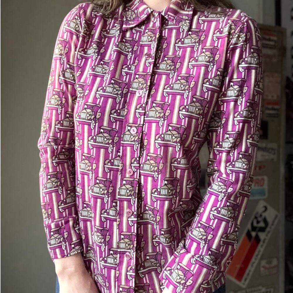 Vintage 70s Novelty Car Print Blouse | Magenta Stripe Button-Up | M